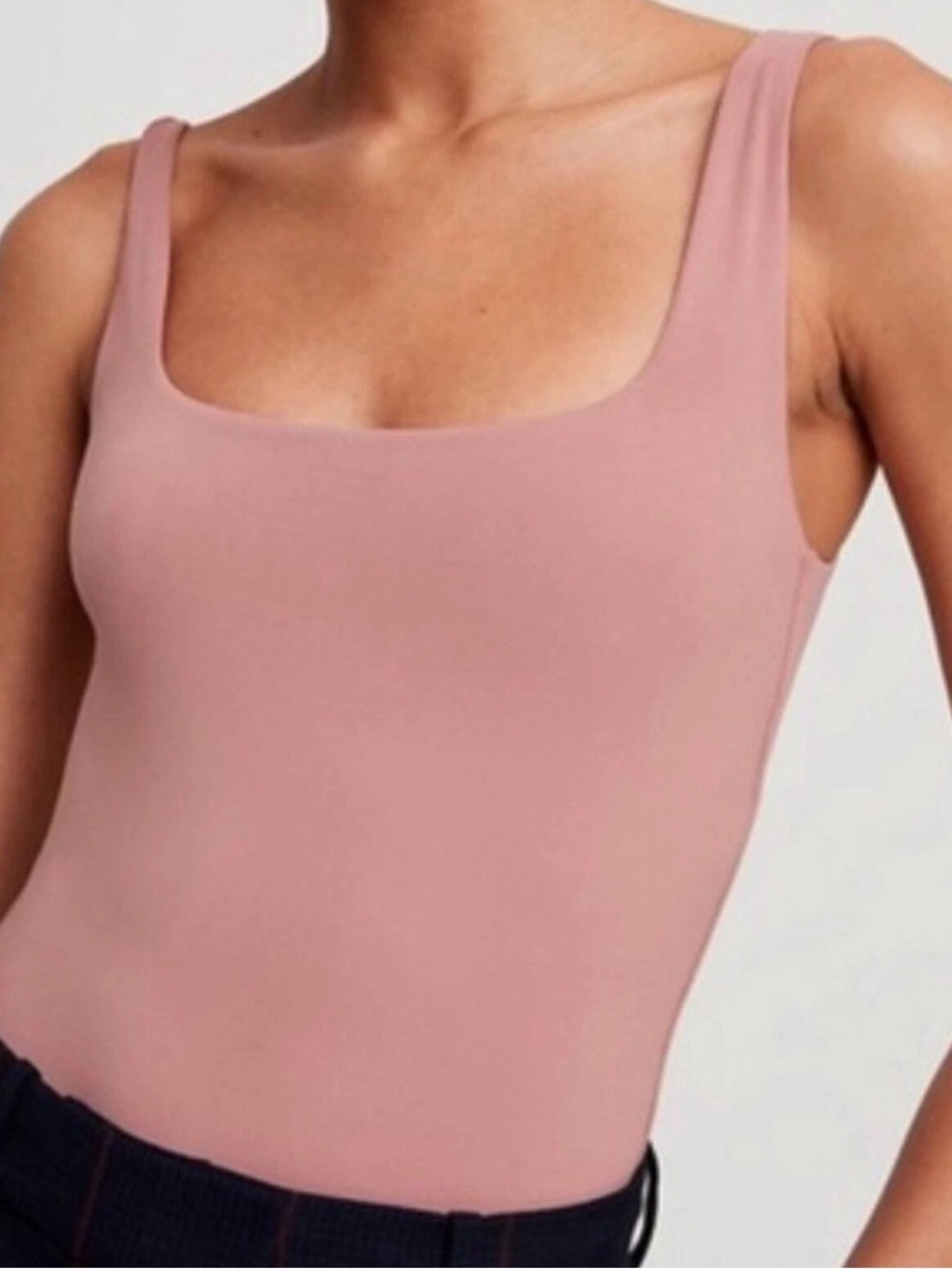 ARITZIA Babaton contour square neck bodysuit size medium light pink